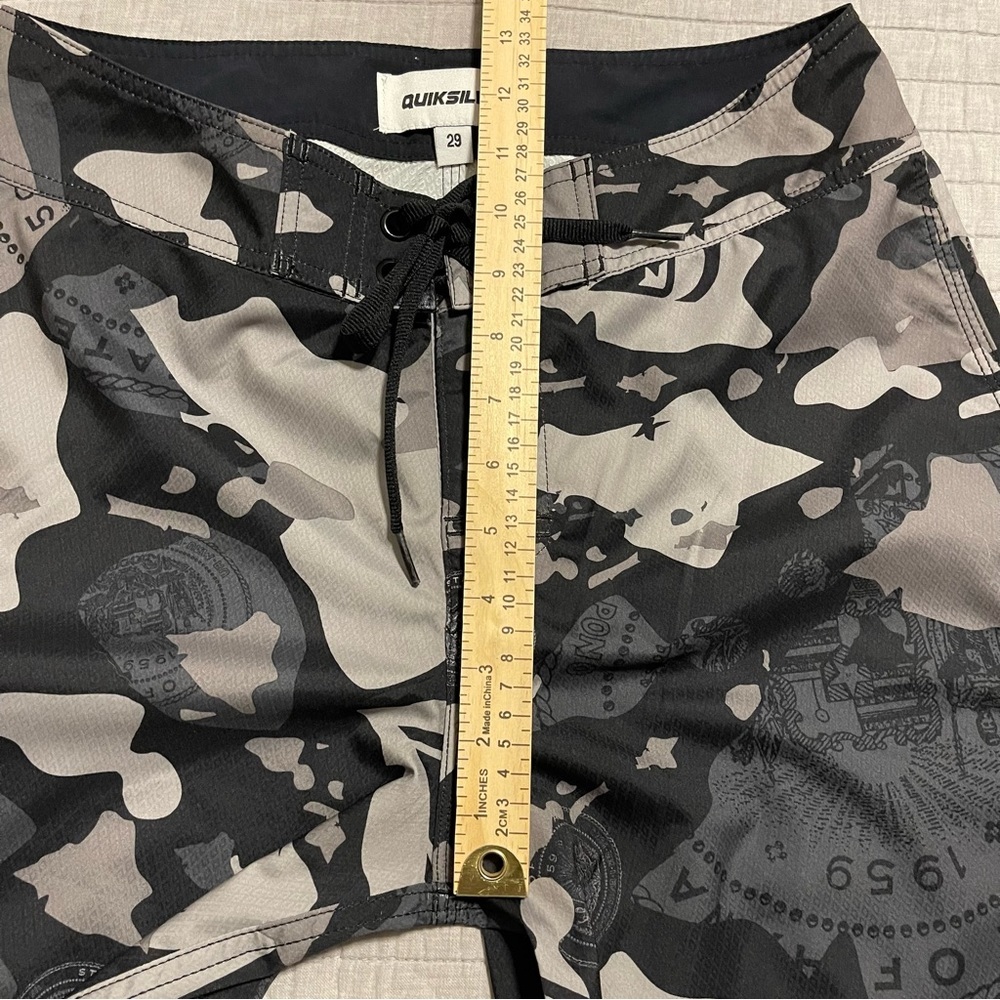 QUIKSILVER rare hawaii state seal premium surf camo emblem BOARD SHORTS 29 - Picture 2 of 7
